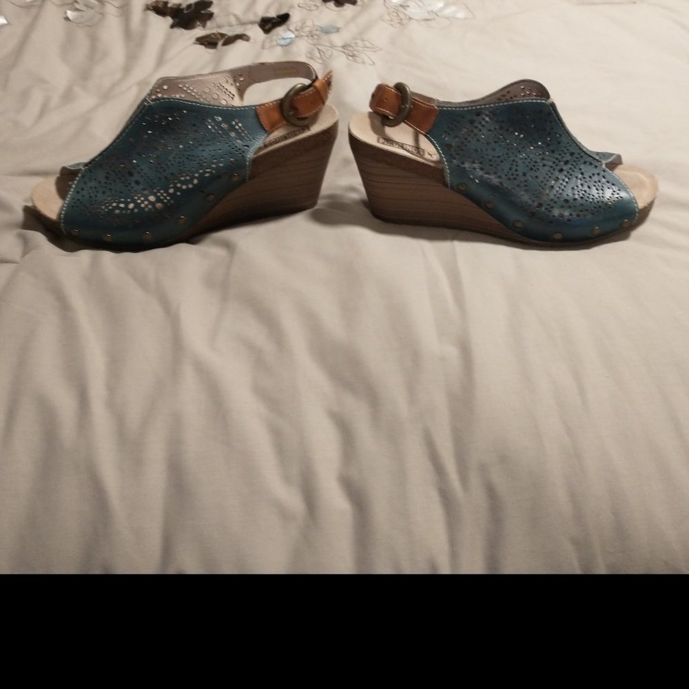Pikolinos size 40 EU/ 9US sandals